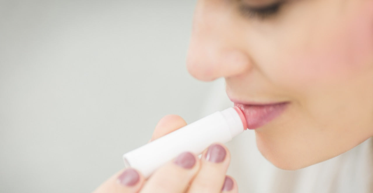 ¿LABIOS SECOS Y AGRIETADOS? TIPS PARA CUIDARLO